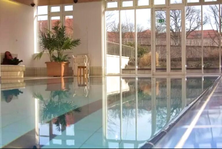 Therapiebecken der Park-Klinik Weißensee – Schwimmkurse WellenFlitzer, 12 × 5 Meter